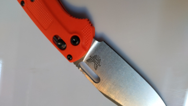 Benchmade 15535 TAGGEDOUT, CPM-154, Orange Grivory